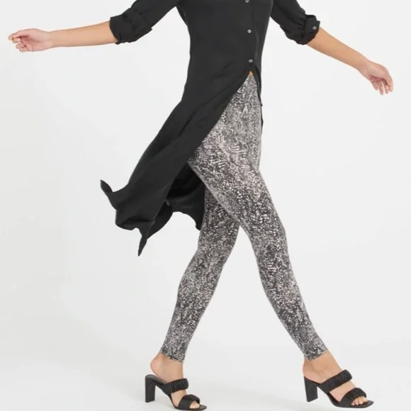 NWT Spanx Faux Leather Snakeskin Shine Print Leggings Grey Black‎ Size Large - Picture 4 of 14